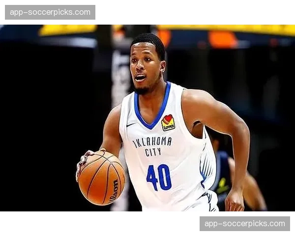 特写:新秀后卫在关键回合连续做出三次正确换防选择 特写:新秀后卫在关键回合连续做出三次正确换防选择