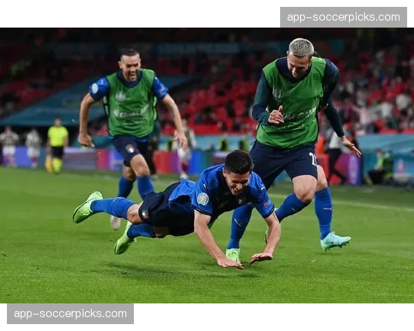 官方：意大利后卫斯皮苏与米兰俱乐部完成五年续约