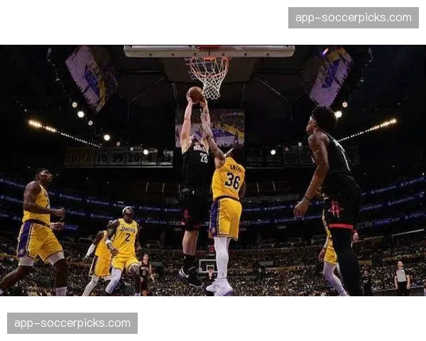 肯纳德替补狂飙27分，三分5投全中成湖人逆转关键先生